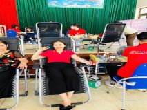 1. Cô Lê Thị Minh Giáp - HT